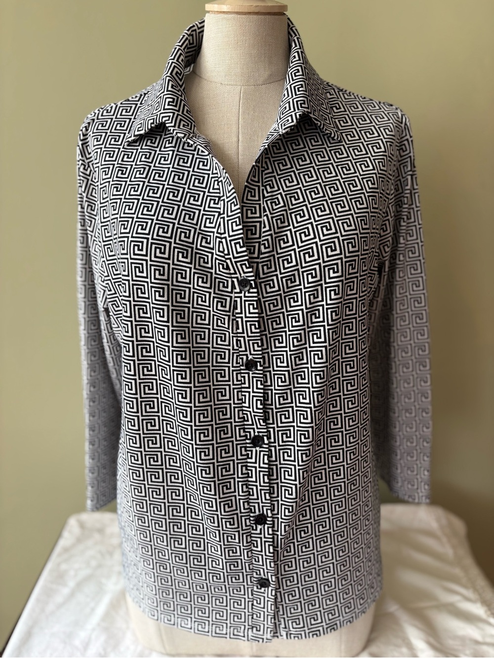 Kim & Cami Black and White Greek Key Print Top size xl